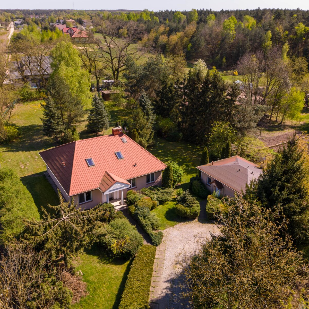 Dwa domy na działce 3126 m2