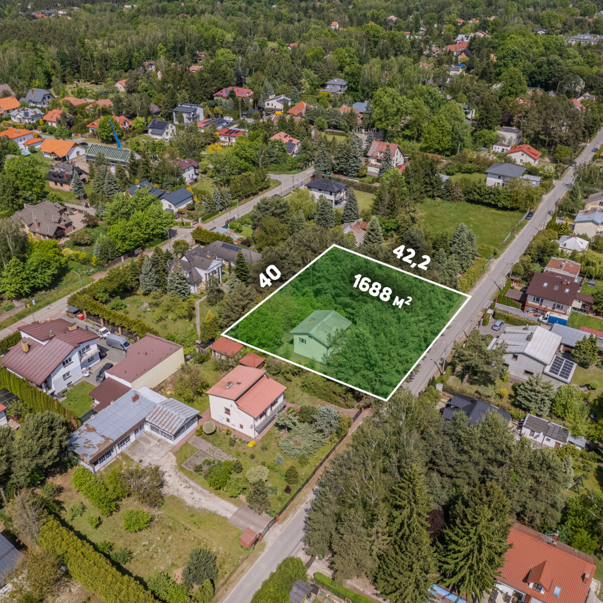 Widoak mapy z góry z zaznaczoną działką o powierzchni 1688 m2